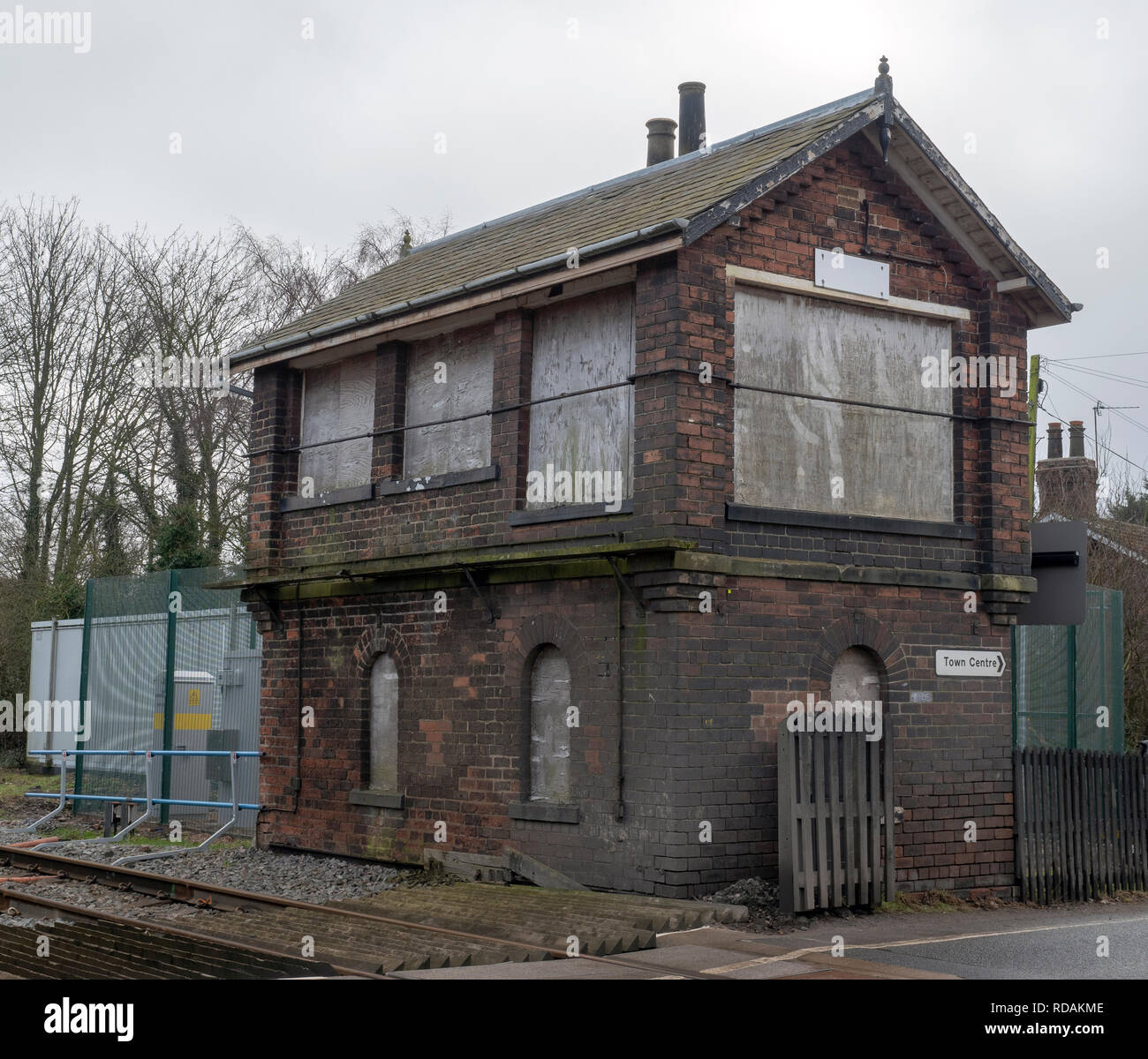 Chiuso e ferroviarie dismesse casella di segnale a Howden stazione ferroviaria, Howden, Goole, nello Yorkshire, Inghilterra, Regno Unito Foto Stock