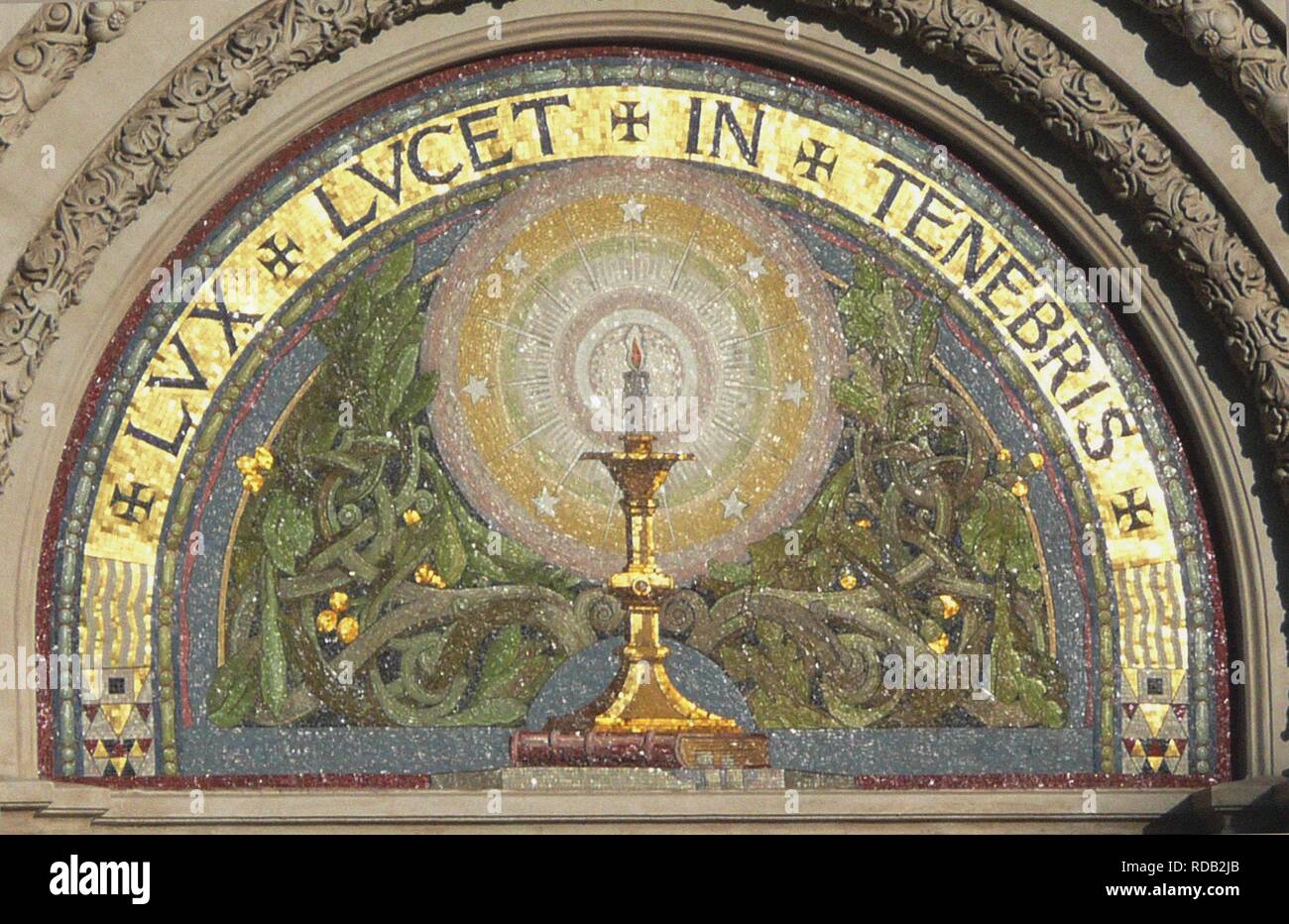 Valdesi simbolo " Lux lucet in tenebris' su il Tempio Valdese di Piazza Cavour a Roma. Museo: Tempio Valdese di Roma. Autore: anonimo. Foto Stock