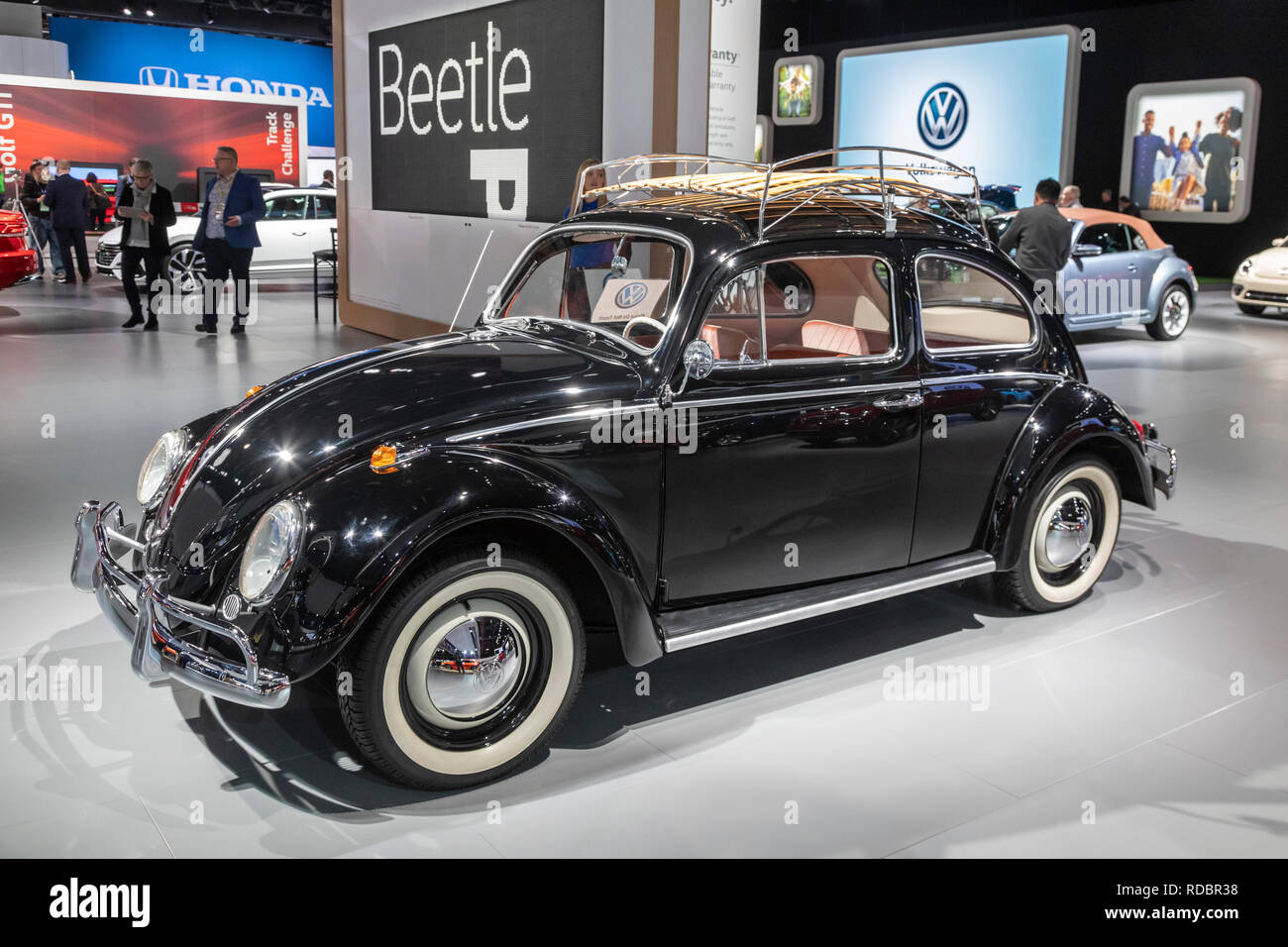 Detroit, Michigan - Un 1964 Volkswagen maggiolino sul display al North American International Auto Show. Foto Stock