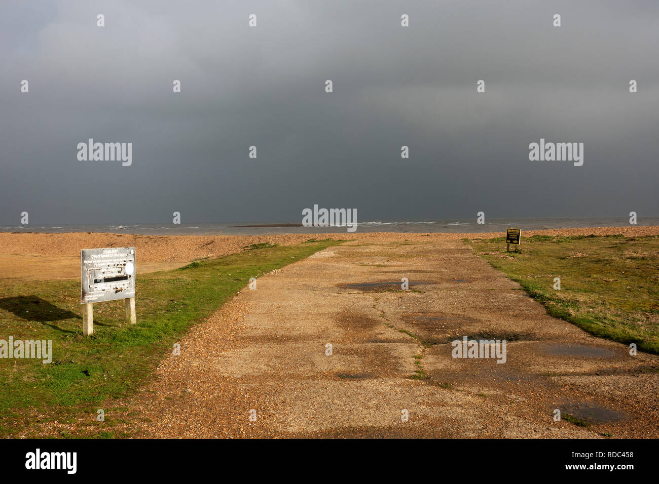 Costa del Mare del Nord, strada di ciottoli, Suffolk, Inghilterra. Foto Stock