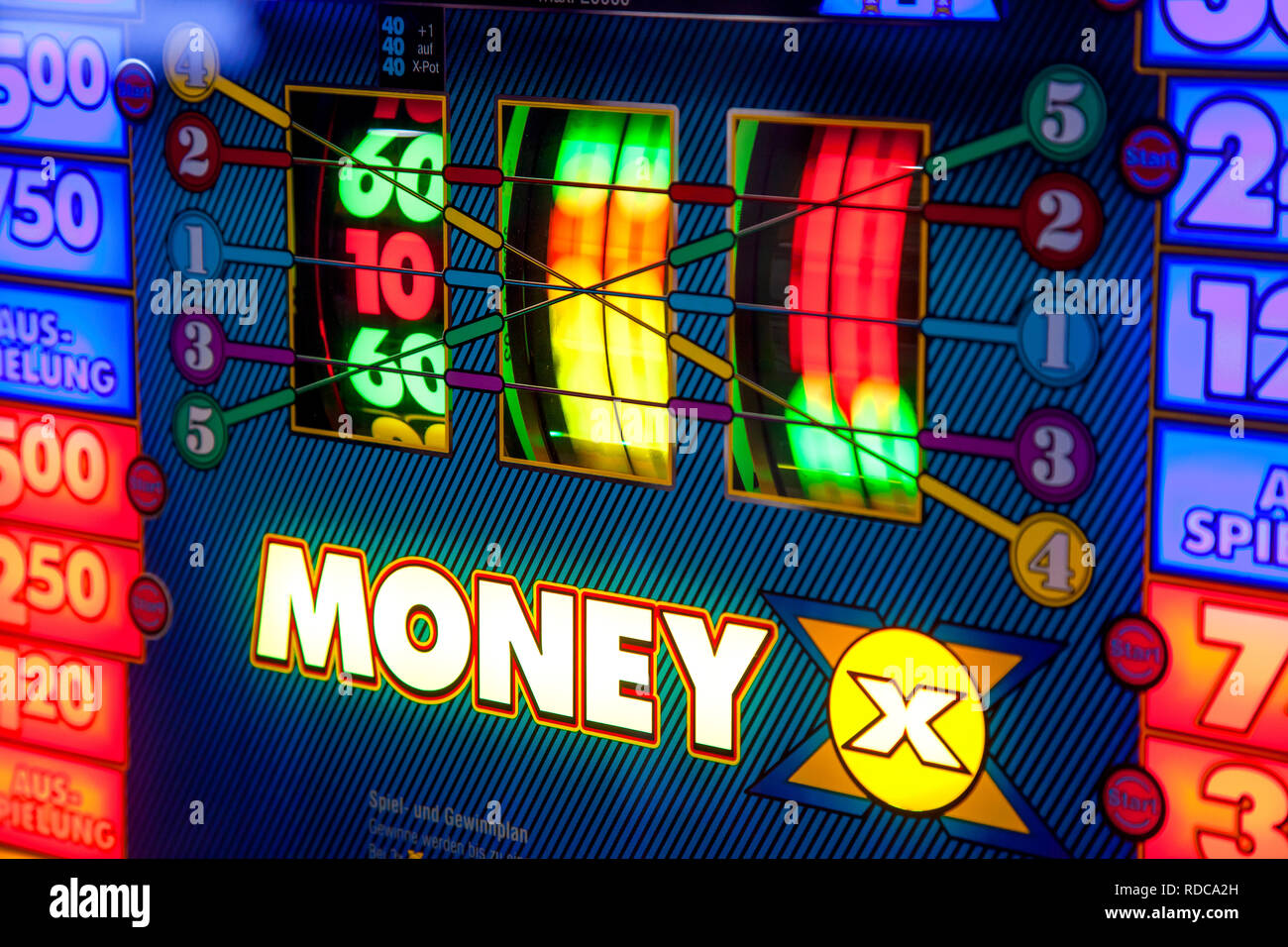 Macchine per gioco d'azzardo, qui in occasione dell'IMA, la fiera internazionale di intrattenimento e distributori automatici, DŸsseldorf, Nord Rhine-Westphali Foto Stock