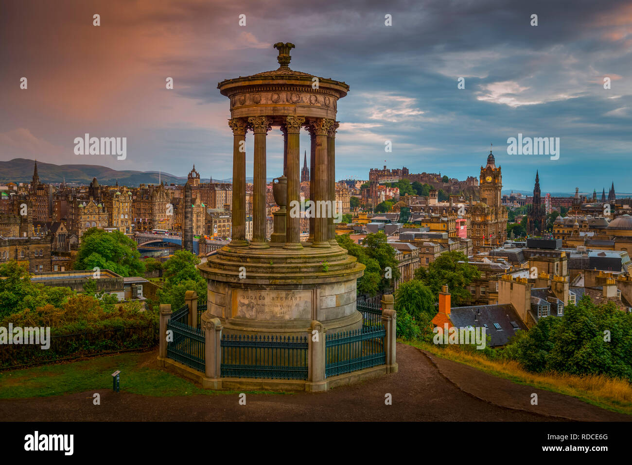 Europa, Großbritannien, Schottland, Edimburgo, Aussichtspunkt, Calton Hill, Hotel Balmoral, Turm Foto Stock