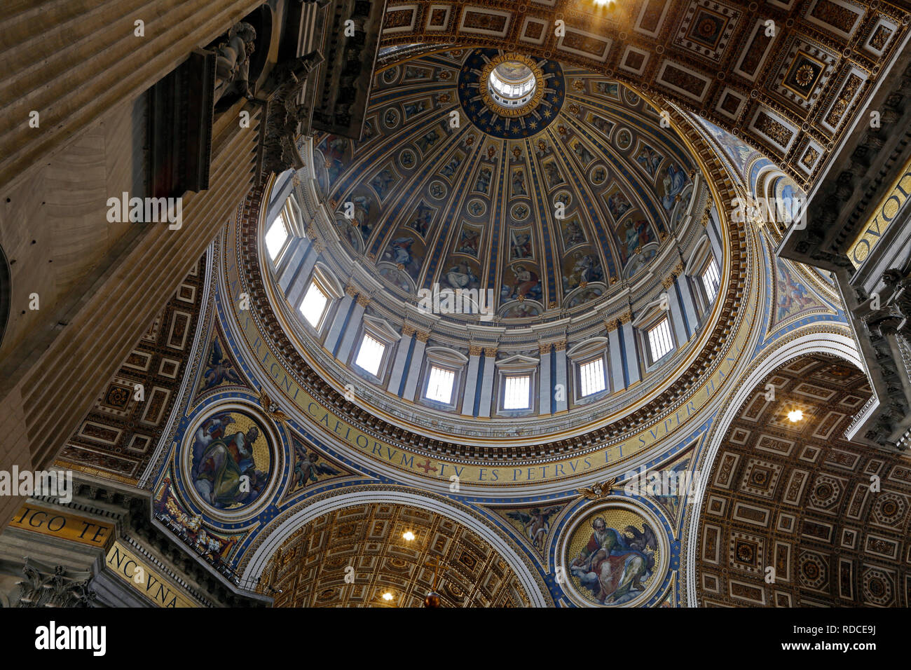 La Basilica Di San Pietro E La Basilica Di San Pietro In Vaticano ...