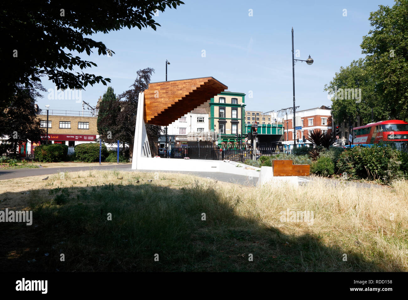 Bethnal Green Memorial intitolato scala verso il cielo, Bethnal Green, Londra, Regno Unito Foto Stock