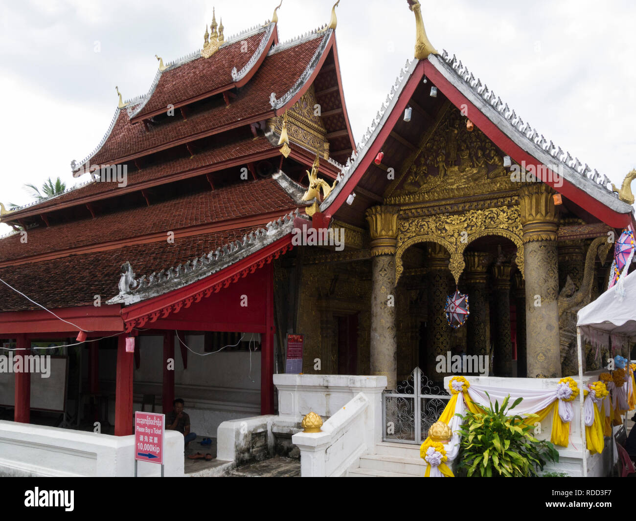 Luang Prabang il Palazzo Reale e il museo nazionale è un insieme di edifici del tempio in stile coloniale Francese risalente all'anno 1904 Foto Stock