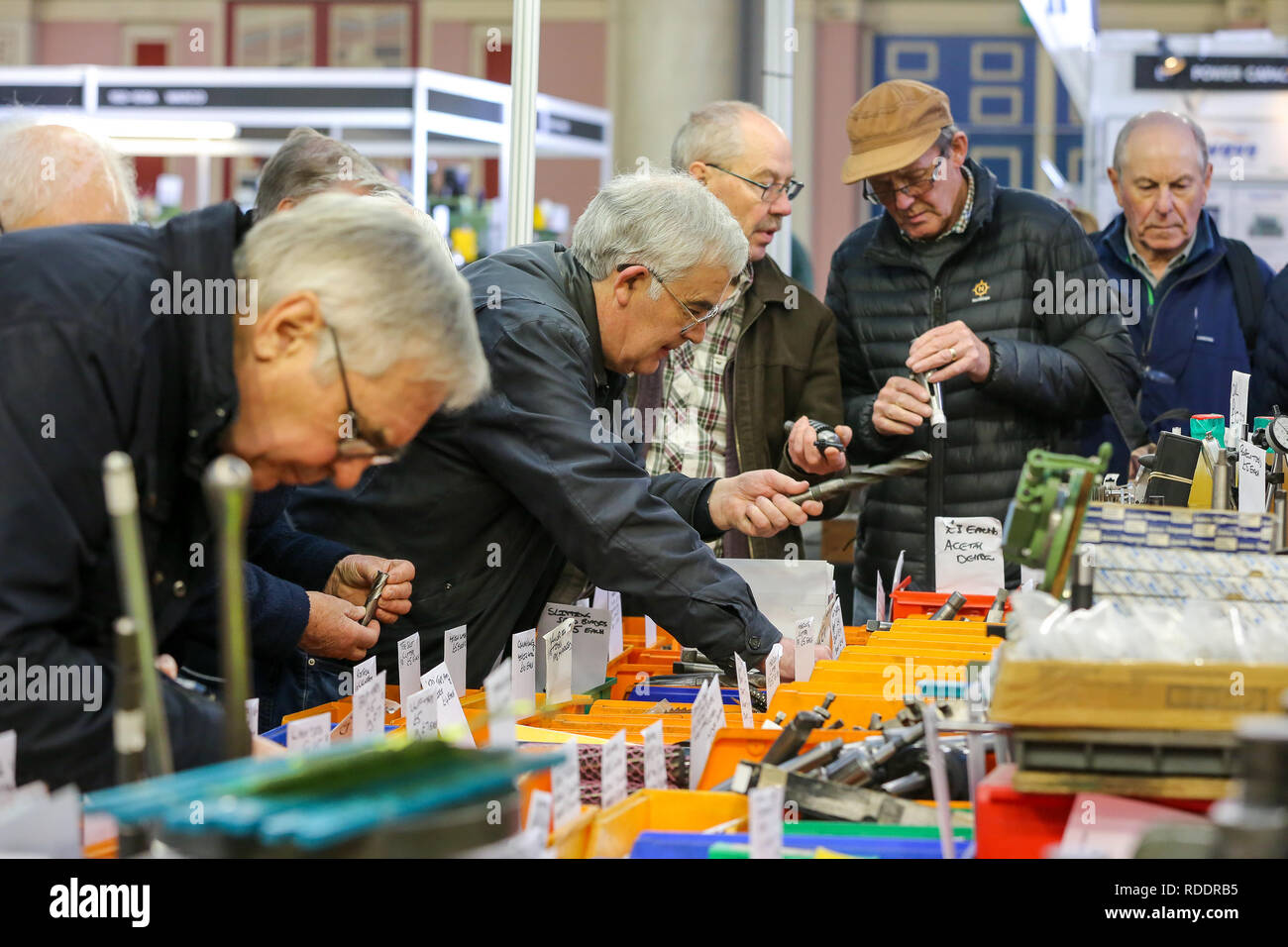 Gli appassionati e gli hobbisti sono visti all annuale modello Londra Engineering mostra di Alexandra Palace, a nord di Londra. Oltre 50 clubs e società sono presentante uno spettro completo di modellazione dal modello tradizionale di ingegneria, locomotive a vapore e i motori di trazione attraverso il più gadget moderni tra cui camion, barche, aero aerei ed elicotteri con quasi 2.000 modelli costruiti dai loro membri. Foto Stock