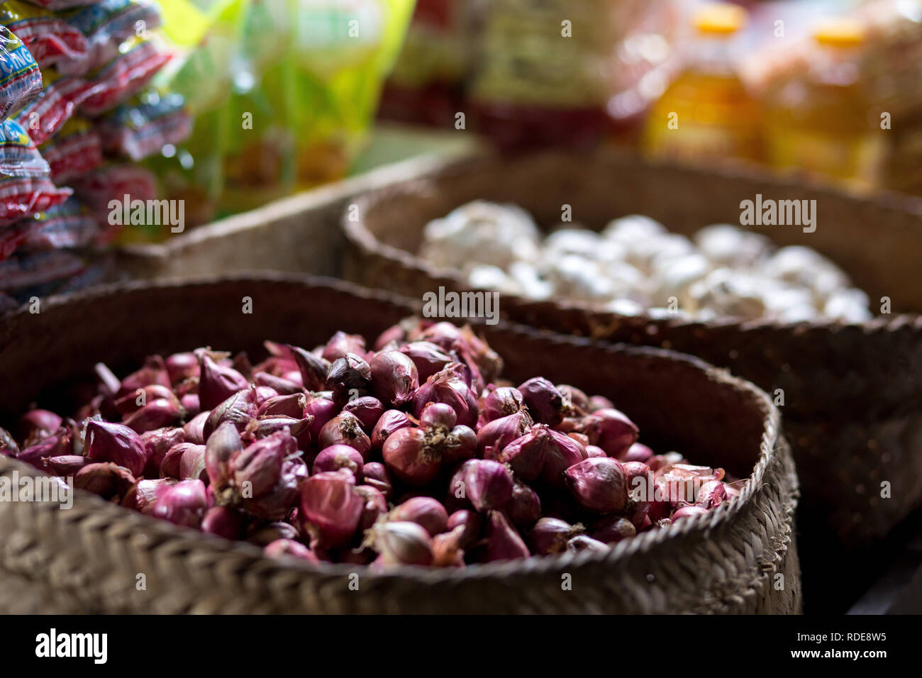 Verdure e aglio sul mercato tradizionale di Bali Foto Stock