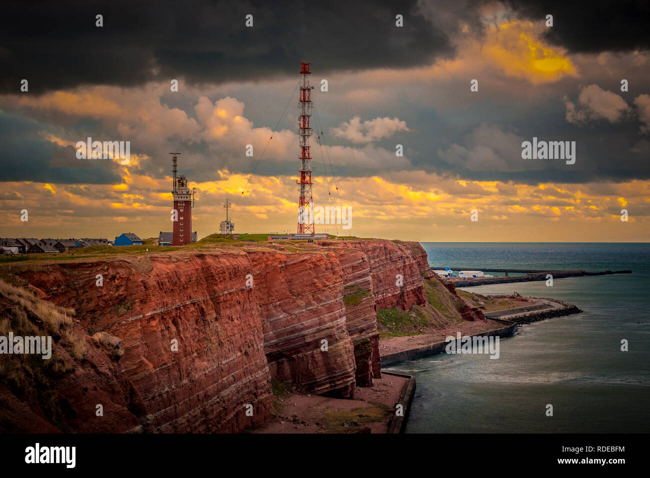 Deutschland, Pinneberg, Insel, Nordsee, Helgoland, rot, Klippen, Leuchtturm Foto Stock