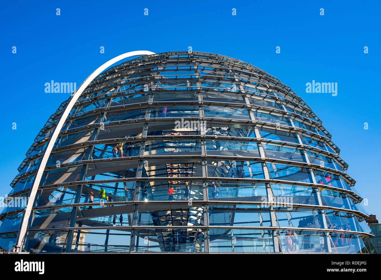 Berlin, Berlin stato / Germania - 2018/07/31: ultra moderno edificio del Reichstag dome - simbolo della riunificazione della Germania Foto Stock