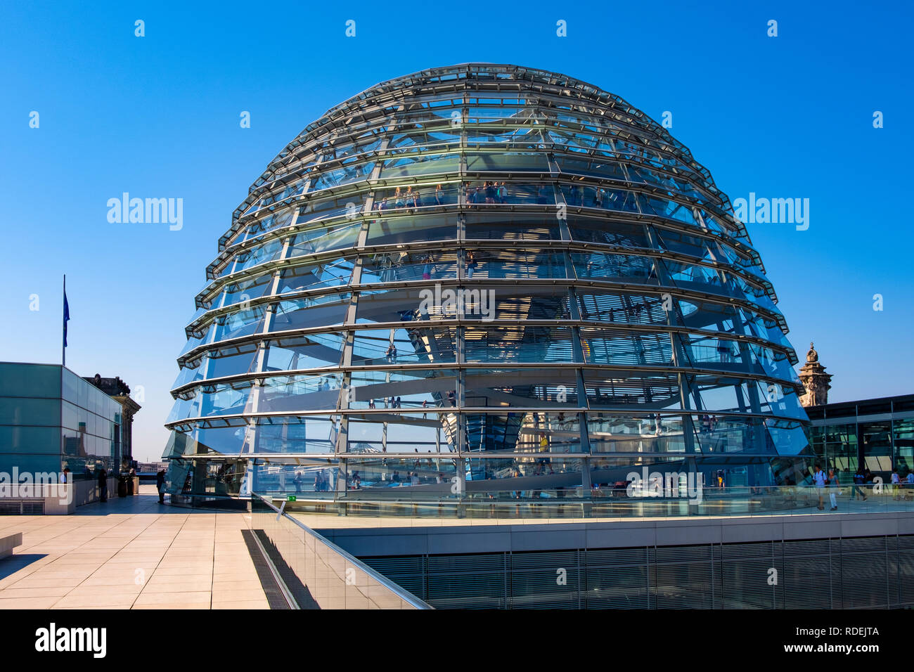 Berlin, Berlin stato / Germania - 2018/07/31: ultra moderno edificio del Reichstag dome - simbolo della riunificazione della Germania Foto Stock
