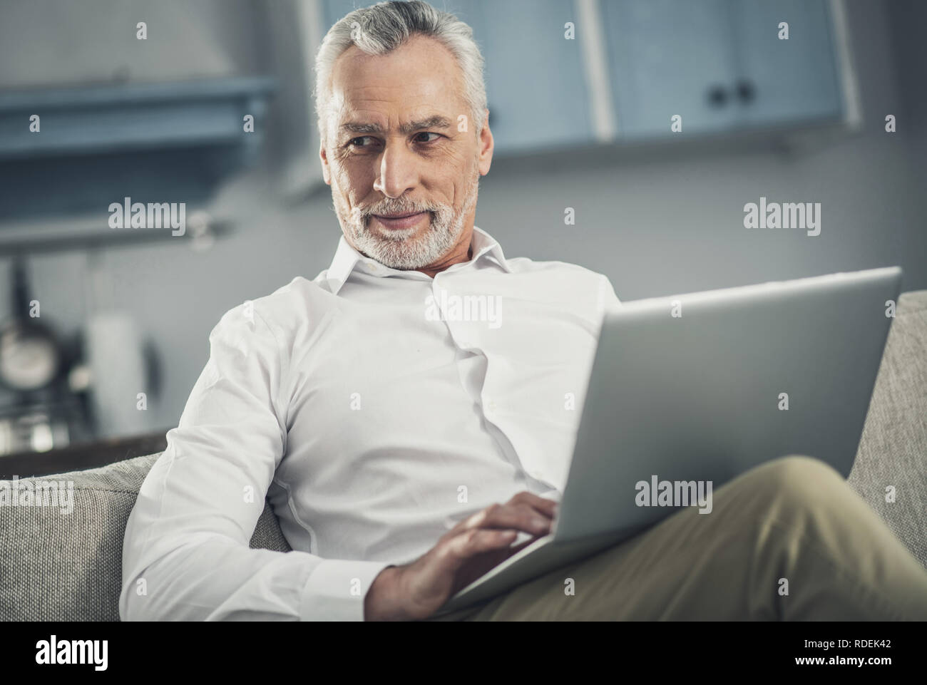 Famoso giornalista sensazione ispirati a lavorare ad un nuovo progetto Foto Stock