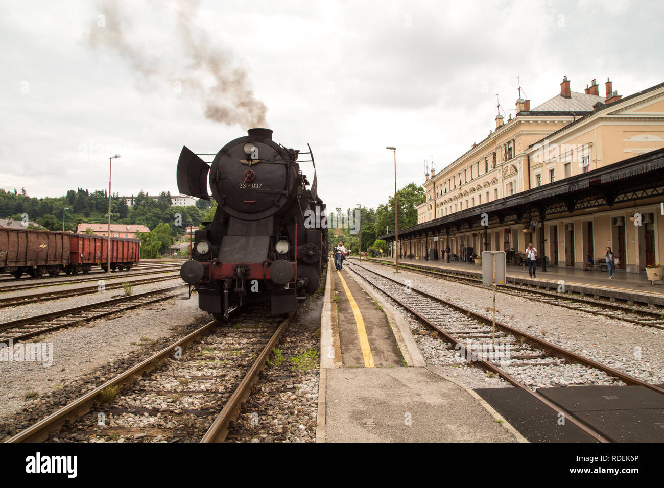 Il vecchio treno a vapore alla stazione ferroviaria di Nova Gorica, in Slovenia Foto Stock