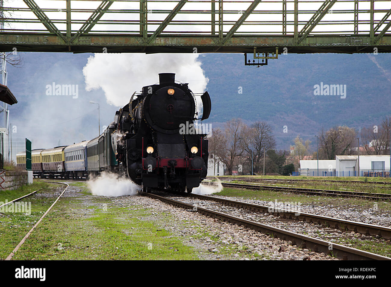 Il vecchio treno a vapore - locomotiva alla stazione ferroviaria di Nova Gorica Foto Stock