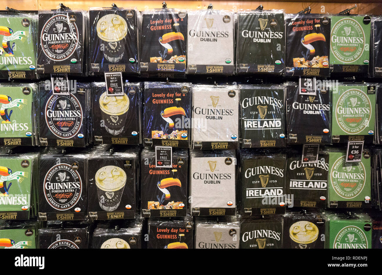 La merce in vendita presso il Magazzino Guinness Brewery a Dublino, Irlanda, 15 gen 2019. Foto Stock