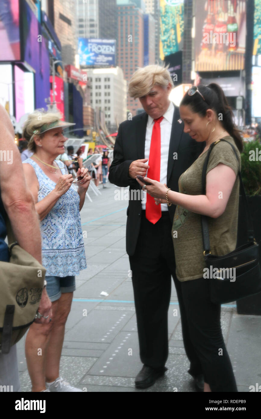 Stati Uniti d'America, New York Manhattan, Presidente Trump si assomigliano a un evento speciale giornata. Foto Stock