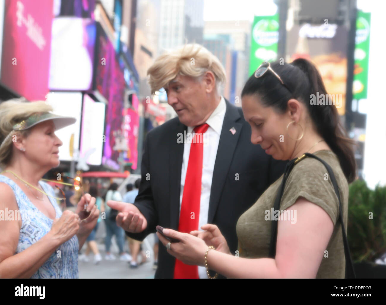 Stati Uniti d'America, New York Manhattan, Presidente Trump si assomigliano a un evento speciale giornata. Foto Stock