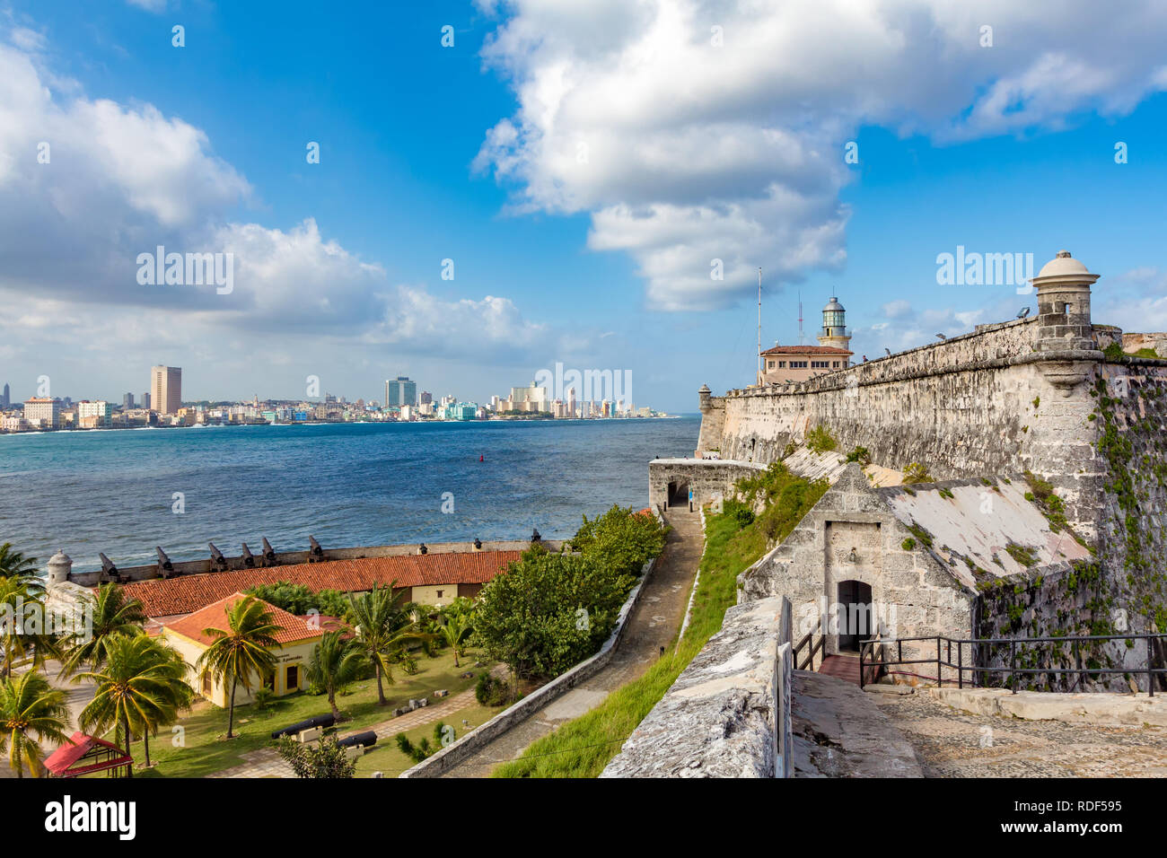 Vista panoramica della città di Havana, la sua baia e la fortezza di Morro-Cabaña Foto Stock