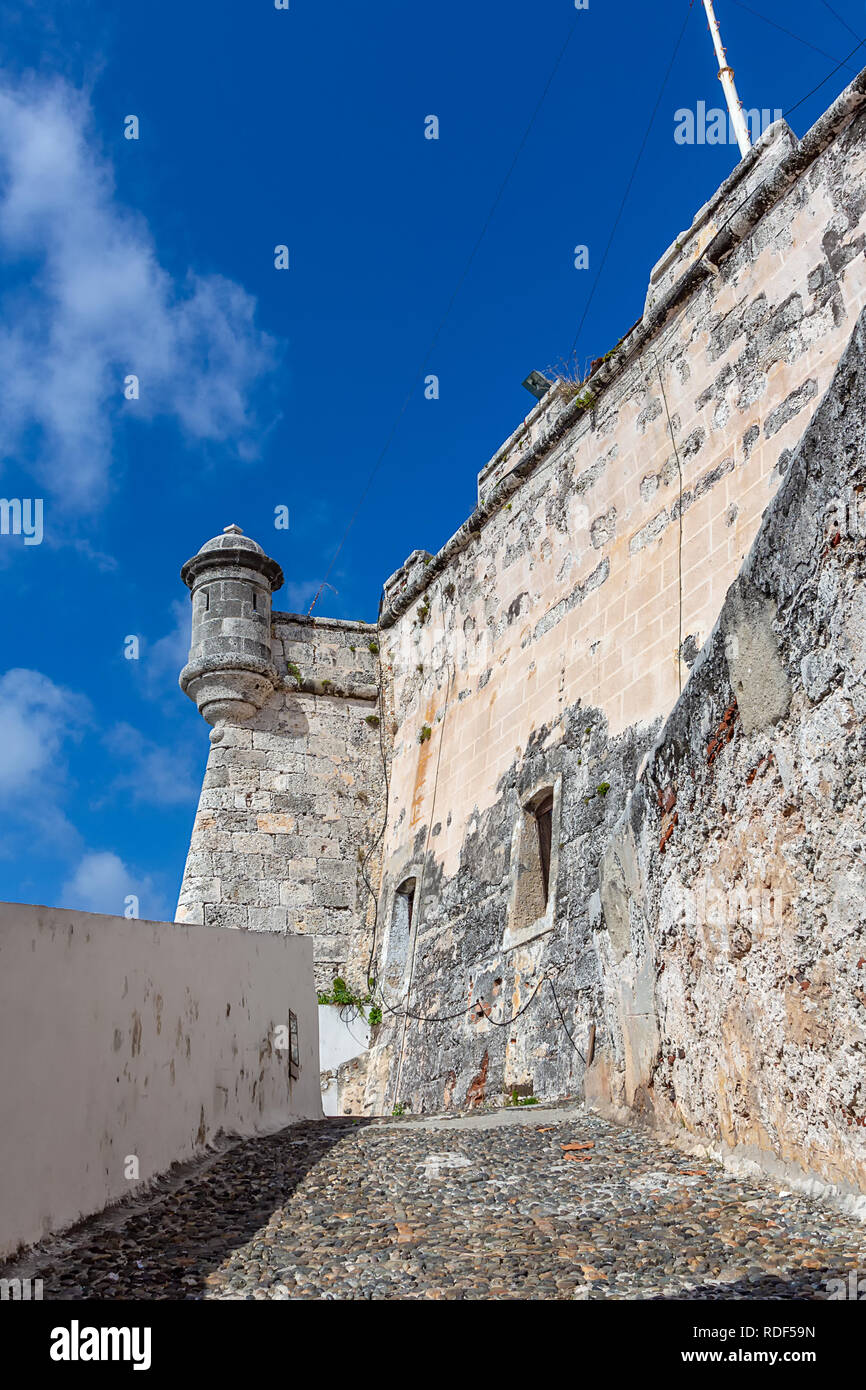 La costruzione in forma di una fortezza o di un antico castello in pietra Foto Stock