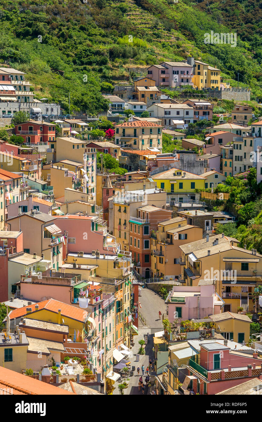 Farbenfrohe Häuser von Riomaggiore Cinque Terre Liguria, Italien Foto Stock