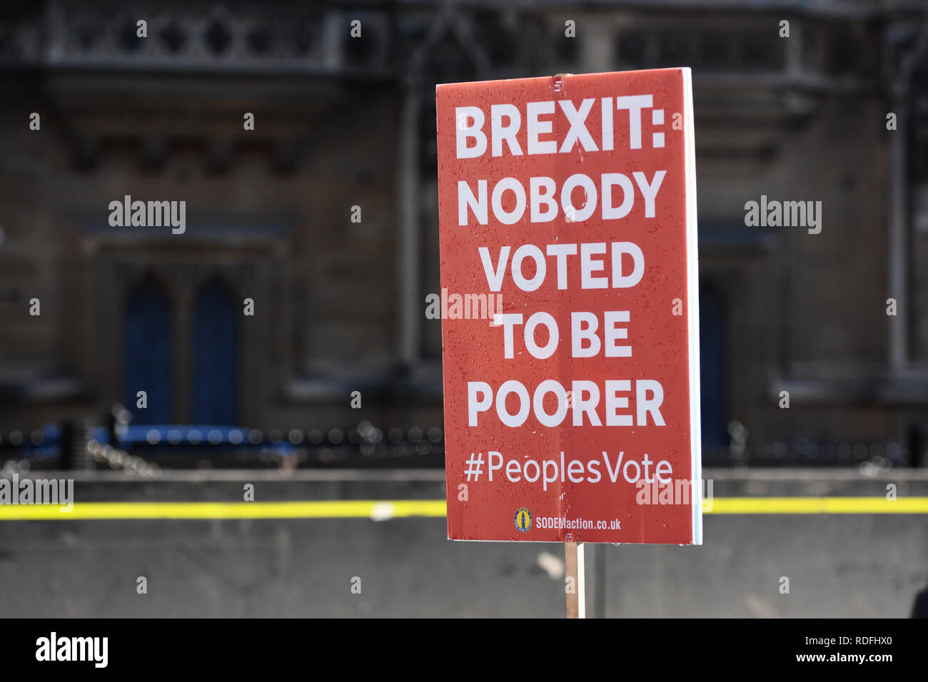 Anti Brexit targhetta di protesta sul ciglio della strada al di fuori del Parlamento britannico di Westminster a Londra. Jan 17 2019 Foto Stock