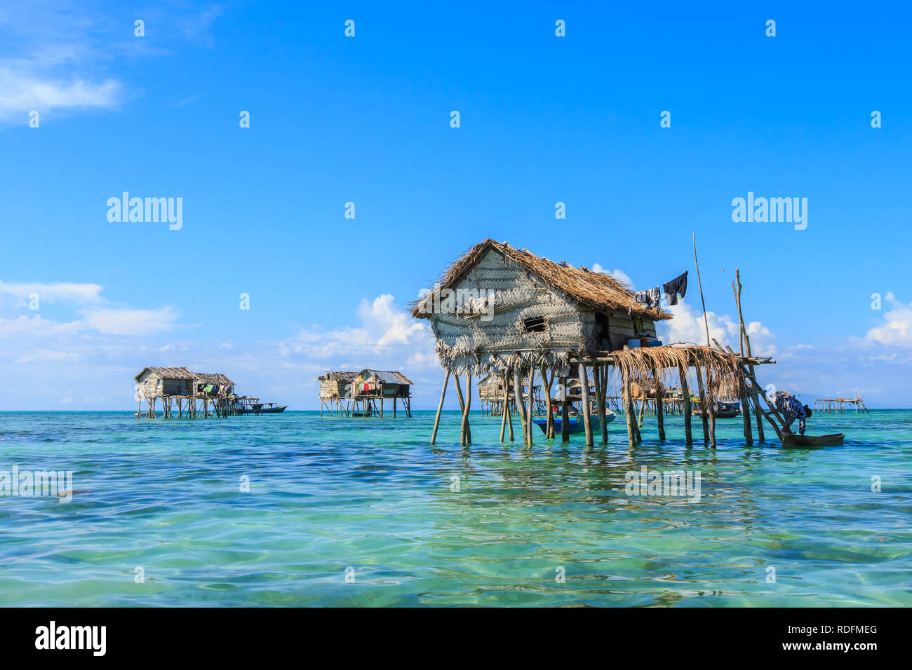 Splendidi paesaggi vista mare borneo gypsy acqua village di Bodgaya Isola, Semporna Sabah, Malesia. Foto Stock