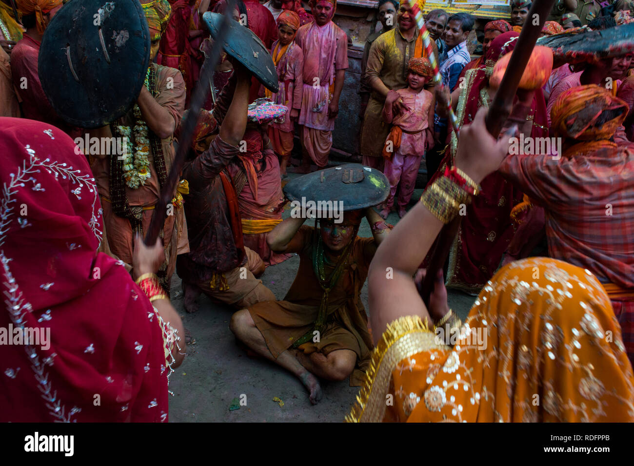 Lathmar Holi in Uttar Pradesh, India. Foto Stock