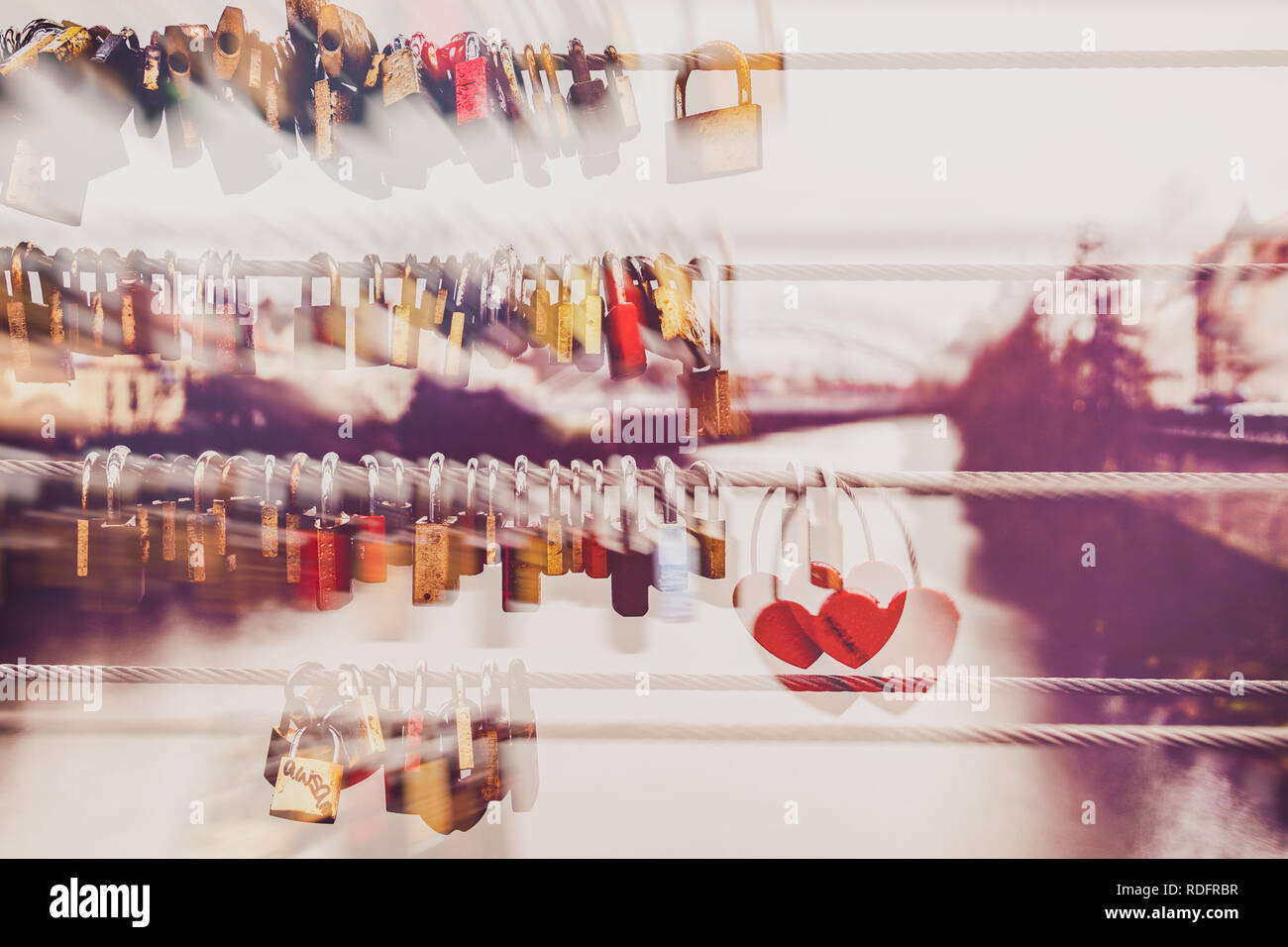 Amore si blocca sul ponte Ketten, Bamberg Germania Foto Stock