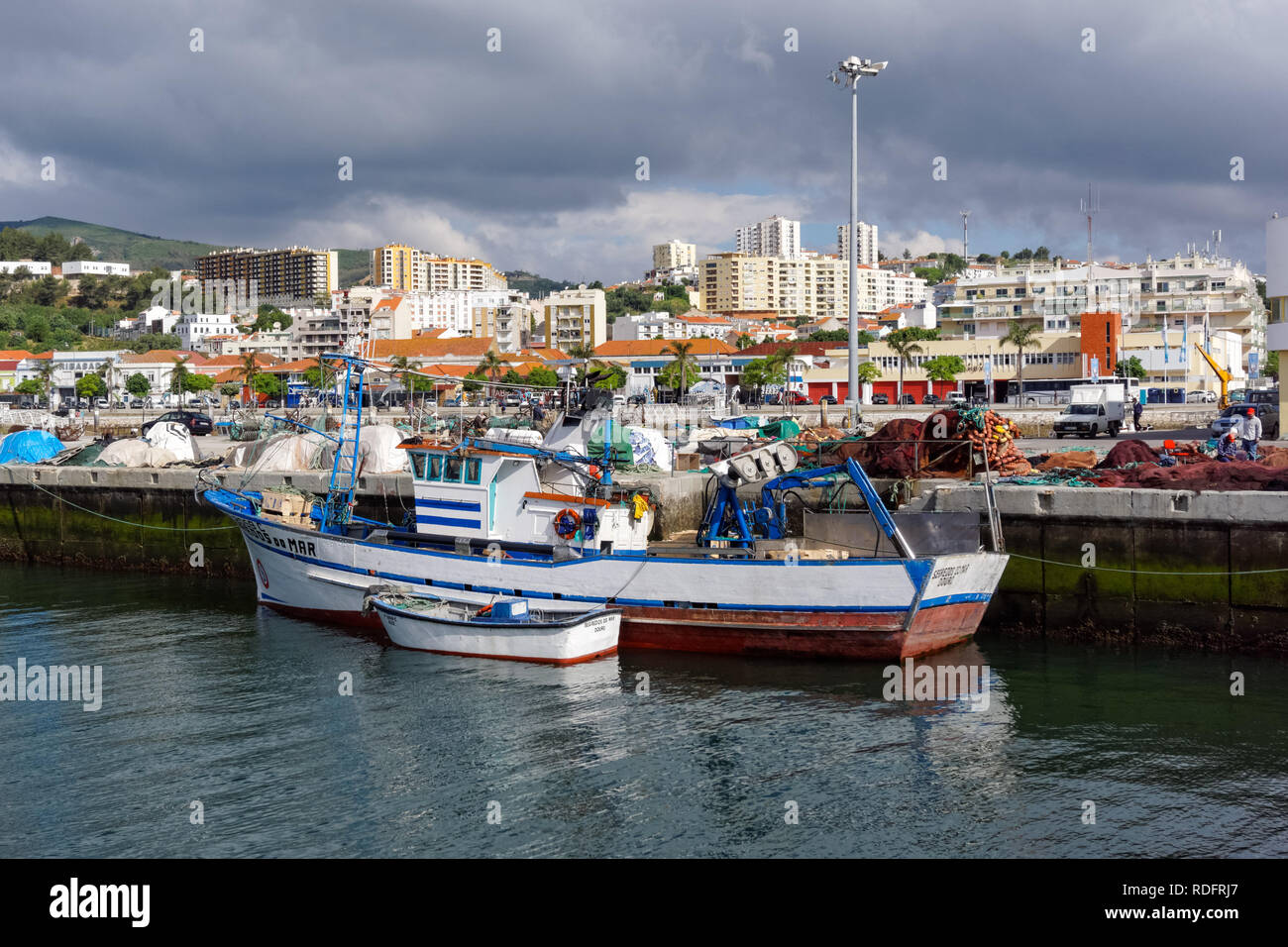 Barche da pesca al Porto di Setúbal Pesca Dock, Setubal, Portogallo Foto Stock