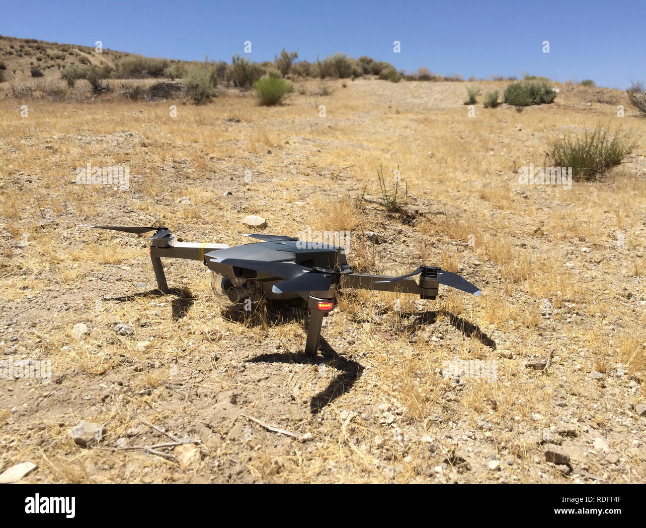 DJI Mavic Pro drone in appoggio sul terreno ( telecamera drone ) - USA Foto Stock