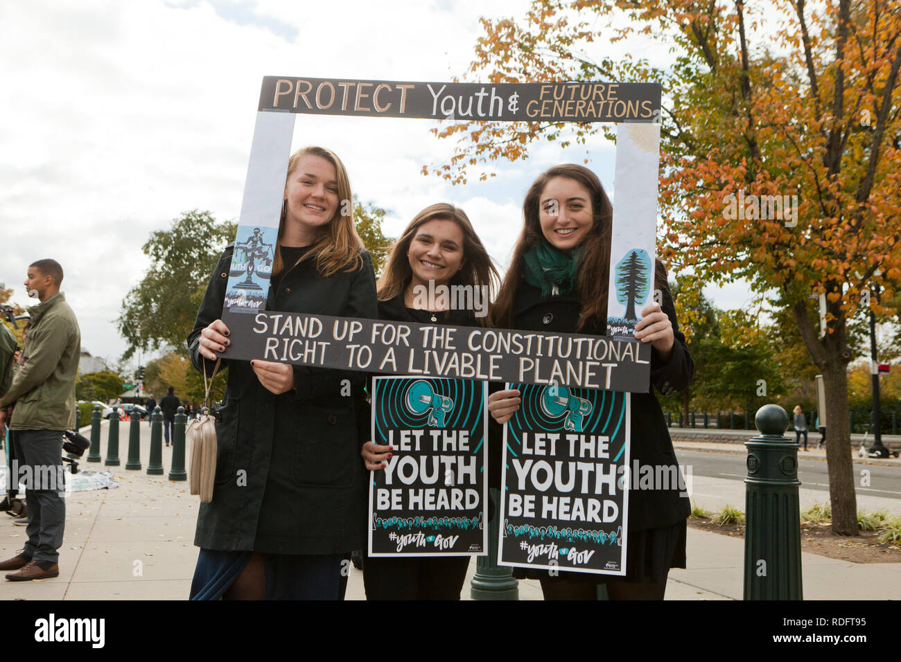 Settembre 10th, 2018, Washington DC: manifestanti rally di fronte alla Corte suprema degli Stati Uniti edificio nel supporto di 'lasciare la gioventù essere ascoltato' circolazione Foto Stock