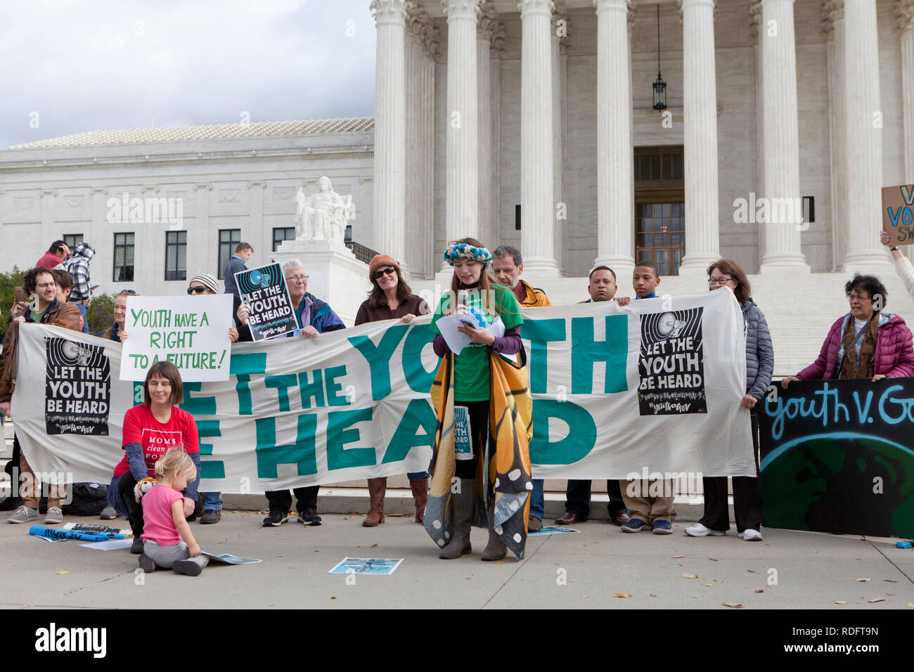 Settembre 10th, 2018, Washington DC: manifestanti rally di fronte alla Corte suprema degli Stati Uniti edificio nel supporto di 'lasciare la gioventù essere ascoltato' circolazione Foto Stock