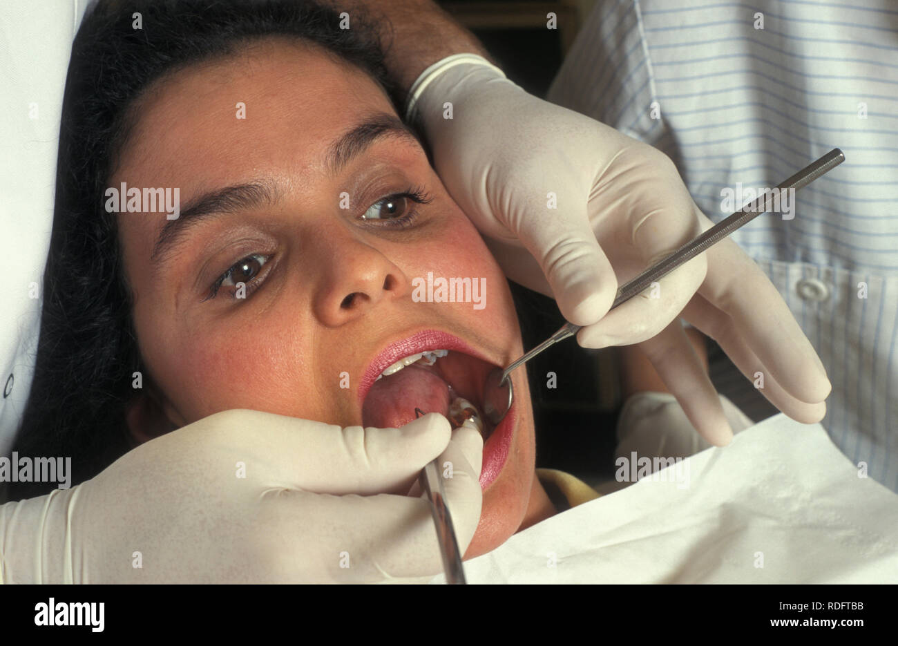 Donna con dental checkup Foto Stock