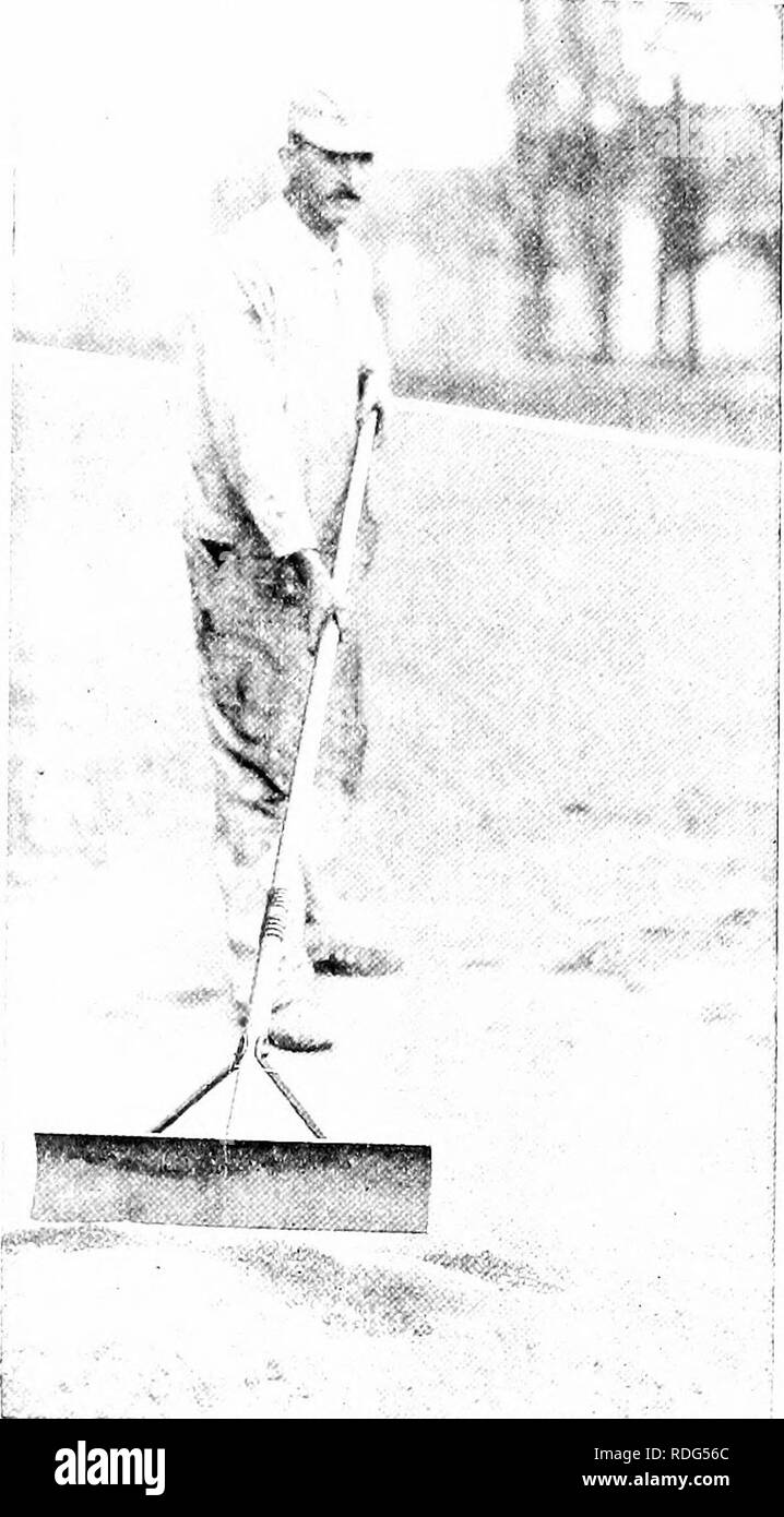 . Il James titolo : Un libro che mostra come costruire e attrezzare un pratico fino a data dairy barn. Fienili e stalle e fienili; fienili; Dairying. ^&lt;oEe JA(?aGS W£1V 309. Si prega di notare che queste immagini vengono estratte dalla pagina sottoposta a scansione di immagini che possono essere state migliorate digitalmente per la leggibilità - Colorazione e aspetto di queste illustrazioni potrebbero non perfettamente assomigliano al lavoro originale. James Manufacturing Co. Fort Atkinson, Wis. : Foto Stock