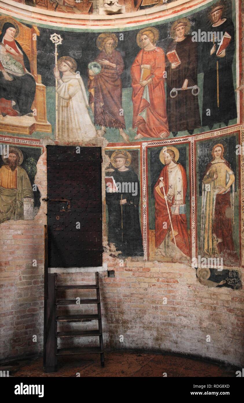 Interni con affreschi del XII secolo, il Battistero, Parma, Emilia Romagna, Italia, Europa Foto Stock