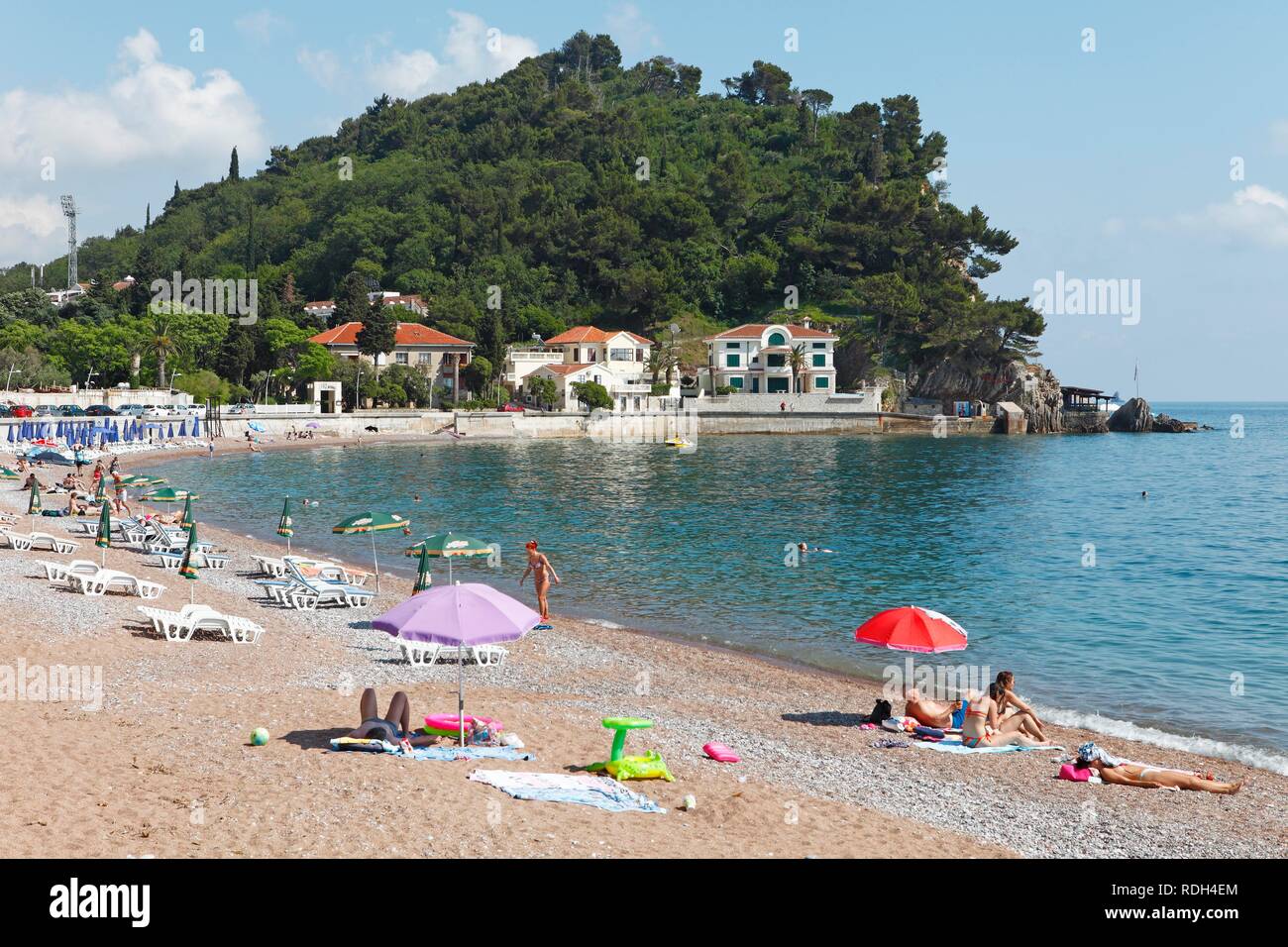 Spiaggia di Petrovac, provincia di Budva, costa adriatica, Montenegro Foto Stock