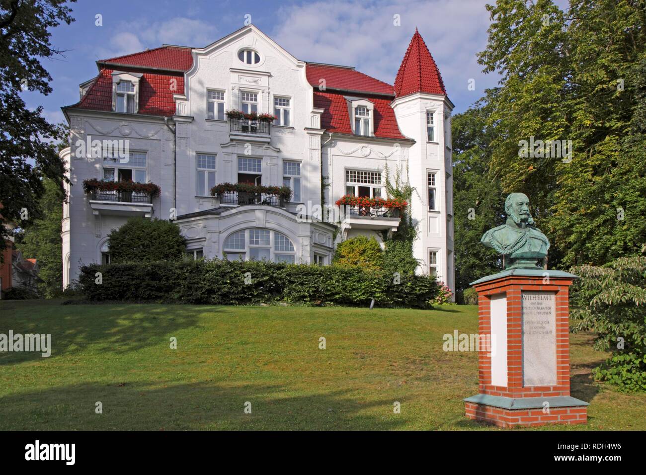Villa Staudt, busto di Kaiser Wilhelm, Heringsdorf, isola di Usedom, Mar Baltico, Meclemburgo-Pomerania Occidentale Foto Stock