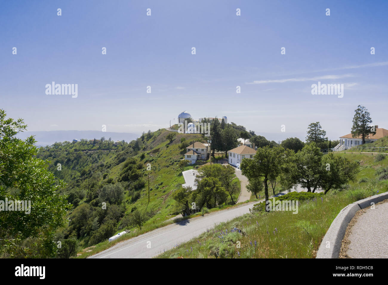 Vista verso la storica Lick Observatory edificio, Mt Hamilton, San José e San Francisco Bay Area, California Foto Stock