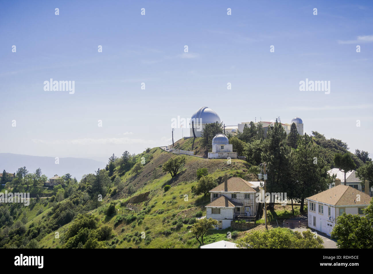 Vista verso la storica Lick Observatory edificio, Mt Hamilton, San José e San Francisco Bay Area, California Foto Stock
