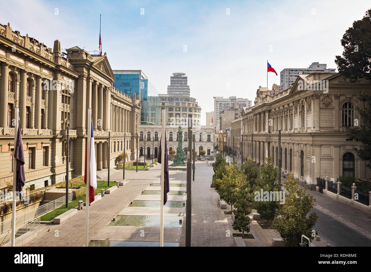 Plaza Montt-Varas quadrato con corti di giustizia e palazzo ex Congresso - Santiago del Cile Foto Stock