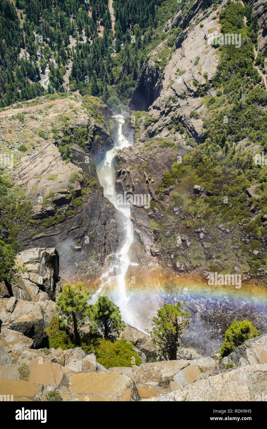 Vista dalla parte superiore della tomaia Yosemite Falls, del Parco Nazionale Yosemite in California Foto Stock