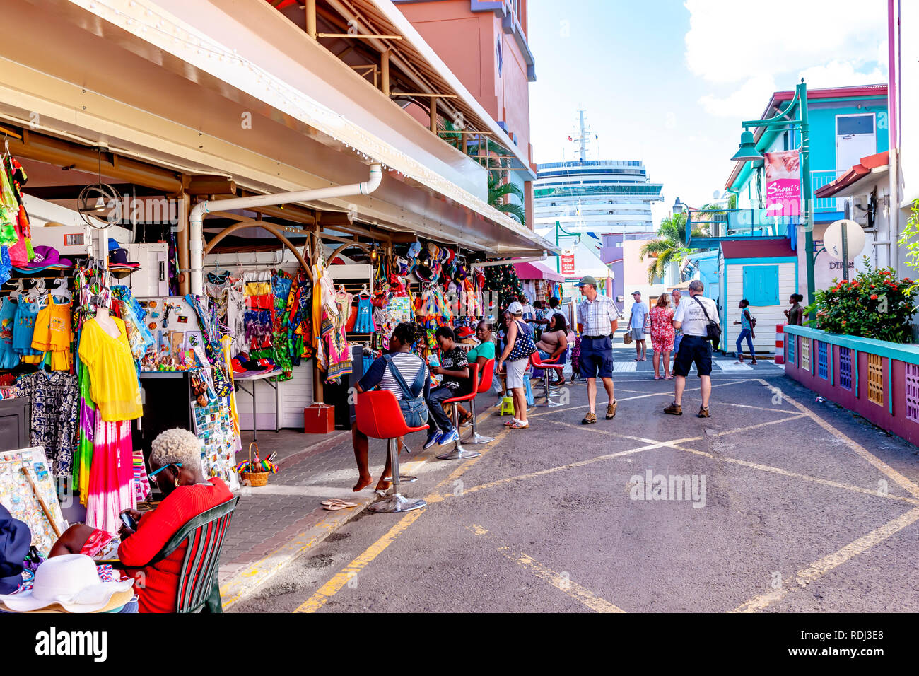 Scena di strada in downown St John's, Antigua, nei Caraibi Foto Stock