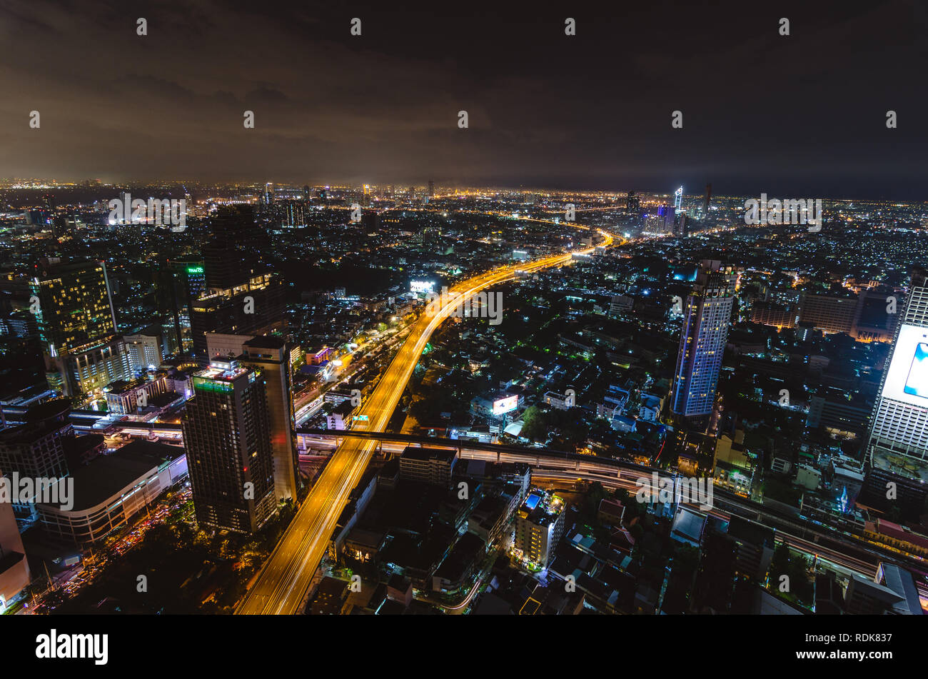 Vista aerea di Bangkok di notte n. 2 Foto Stock