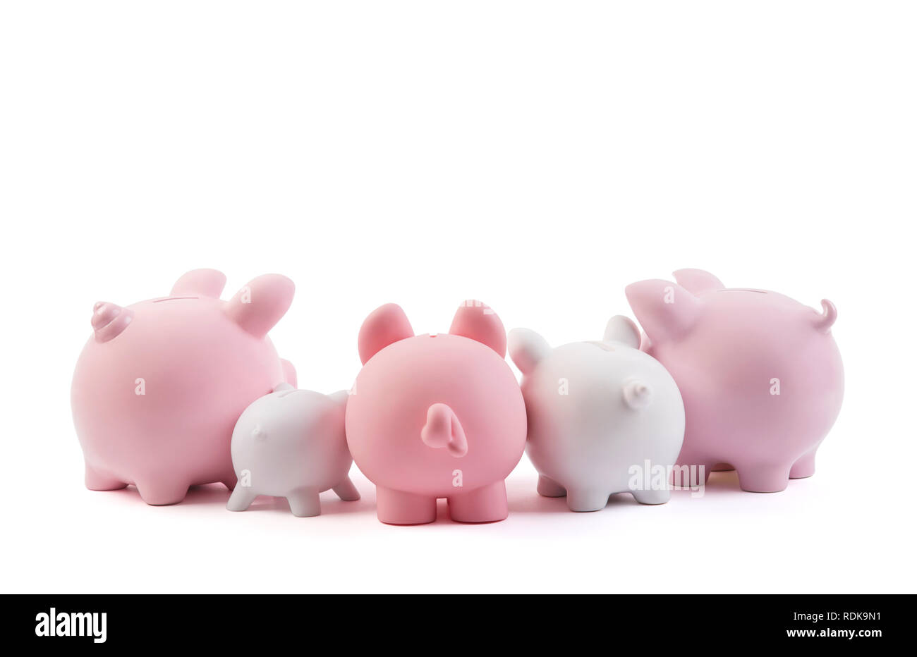 Gruppo di piggy banche su sfondo bianco con tracciato di ritaglio Foto Stock Gruppo di piggy banche su sfondo bianco con tracciato di ritaglio Foto Stock