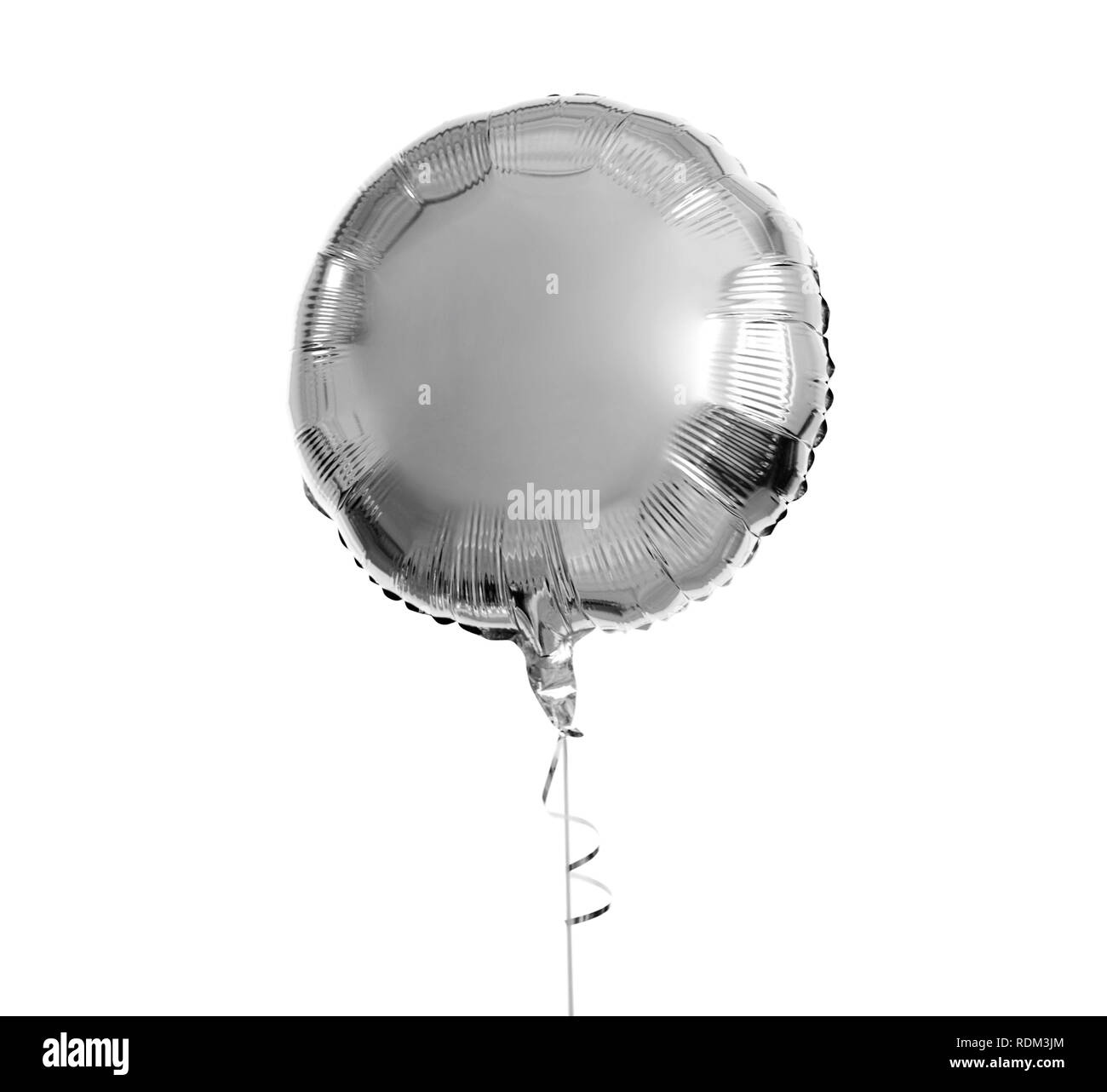 Un argento palloncino elio su sfondo bianco Foto Stock