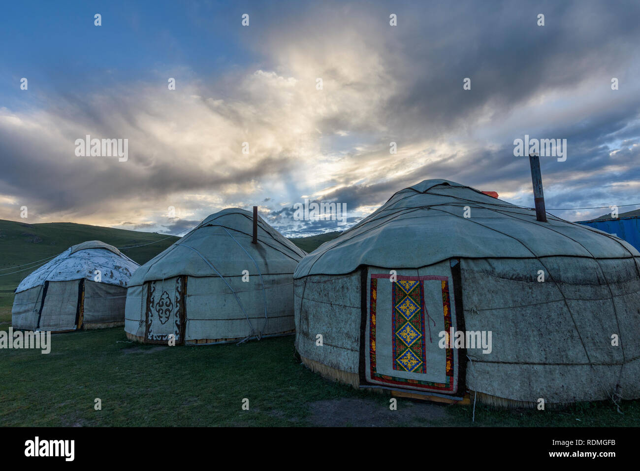 Vista esterna del tradizionale yurta di Song kul, Kirghizistan. Foto Stock