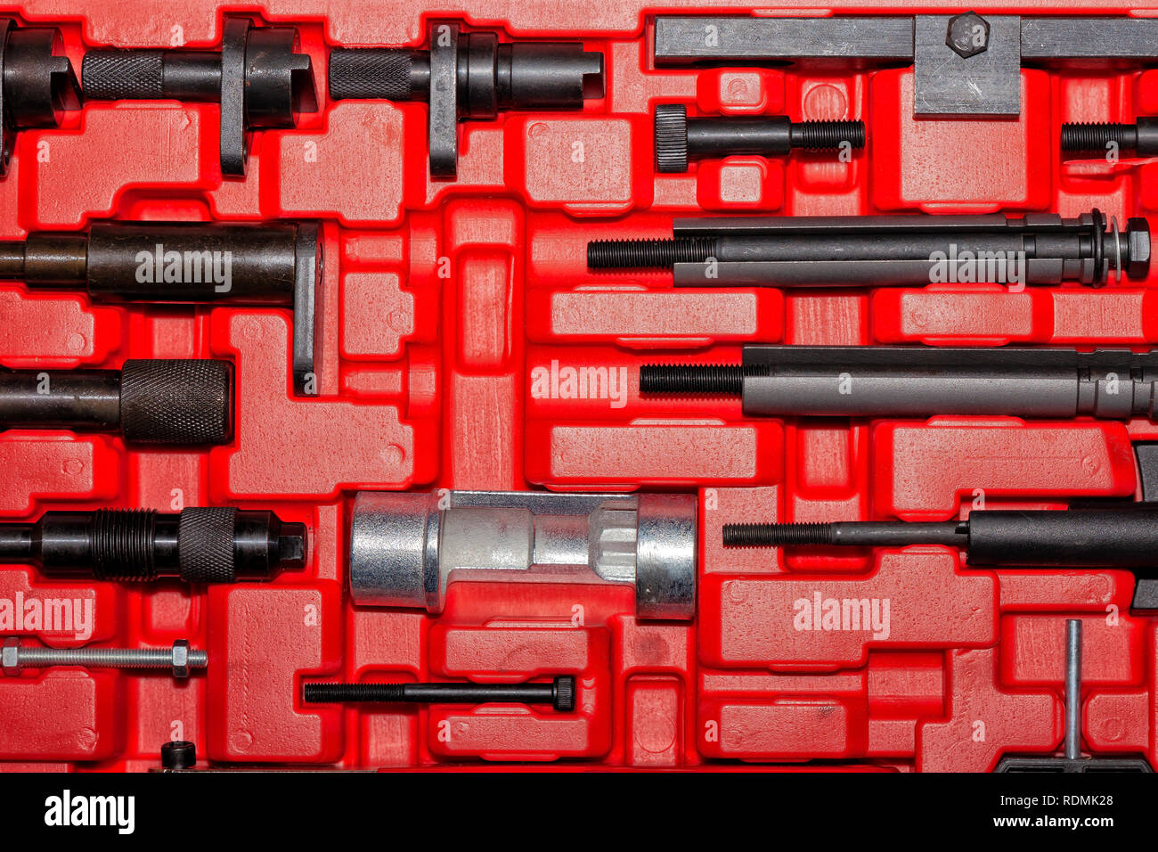 Casella rossa di speciali strumenti per la meccanica delle vetture. Foto Stock