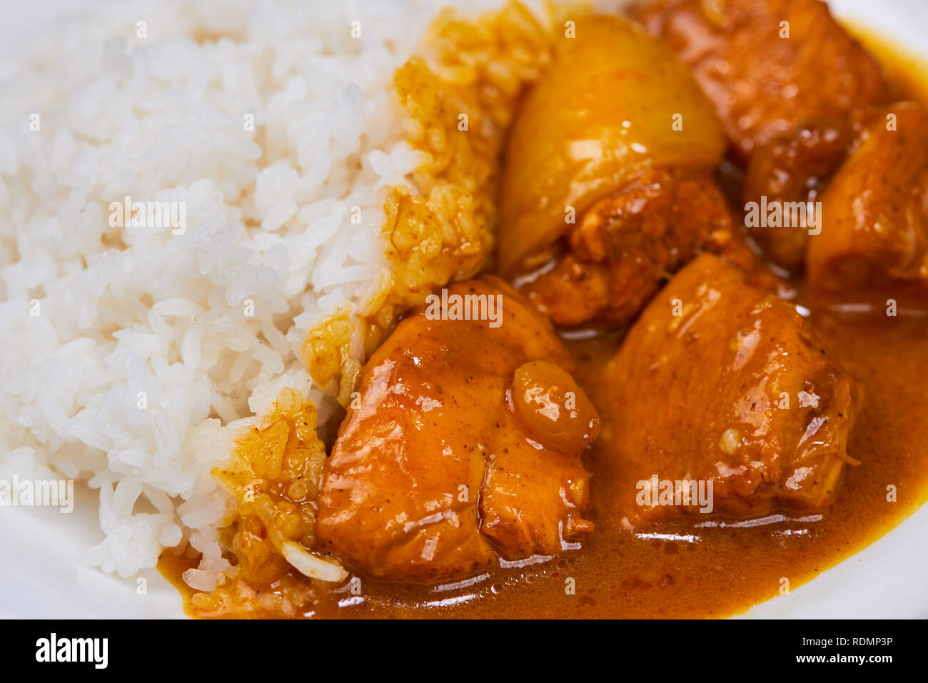 Delizioso e pollo al curry piccante arrosto da cucina Indiana. Foto Stock