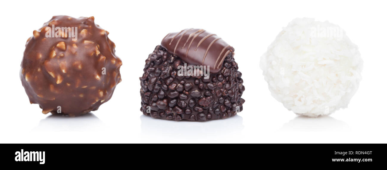 Il lusso di cioccolatini con nocciole e bianco crema con scaglie di noce di cocco round caramelle e cioccolato fondente caramella sul bianco. Foto Stock