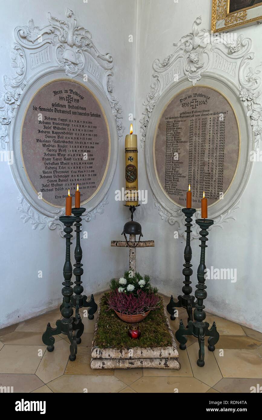 Lapide dei caduti delle due guerre mondiali, Klosterkirche Dietramszell, Dietramszell, Alta Baviera, Germania Foto Stock