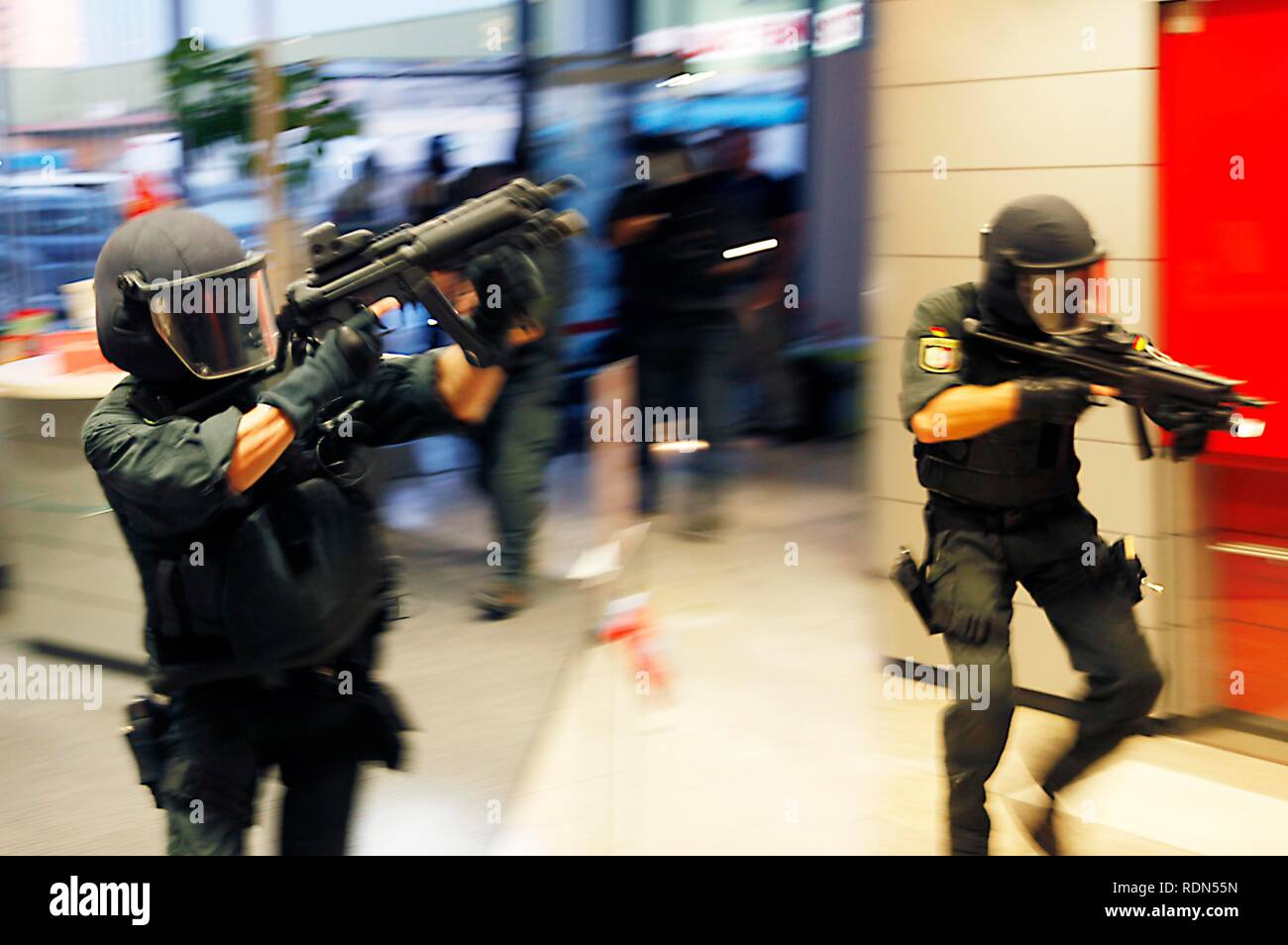 Prove di funzionamento, ufficiali del spezialeinsatzkommando, SEK, una speciale unità di risposta dello Stato tedesco forza di polizia, Foto Stock